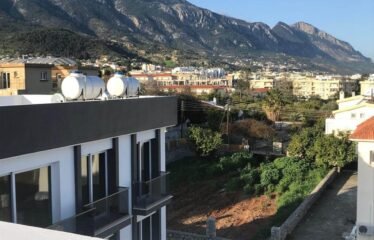 Girne Alsancak’ta Dağ ve Deniz Manzaralı Satılık Daire