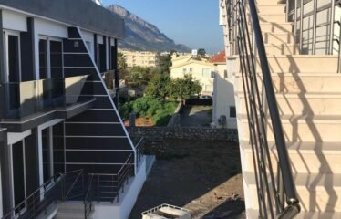 Girne Alsancak’ta Dağ ve Deniz Manzaralı Satılık Daire