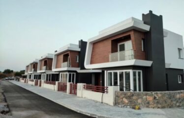 Girne Karşıyaka’da Satılık 3+1 Lüks Vilalar