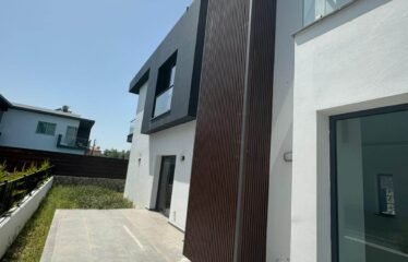 Girne Çatalköy’de Modern Mimariye Sahip Geniş 3+1 Villa