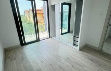 Girne Çatalköy’de Modern Mimariye Sahip Geniş 3+1 Villa