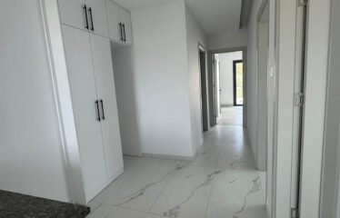 Girne Çatalköy’de Modern Mimariye Sahip Geniş 3+1 Villa